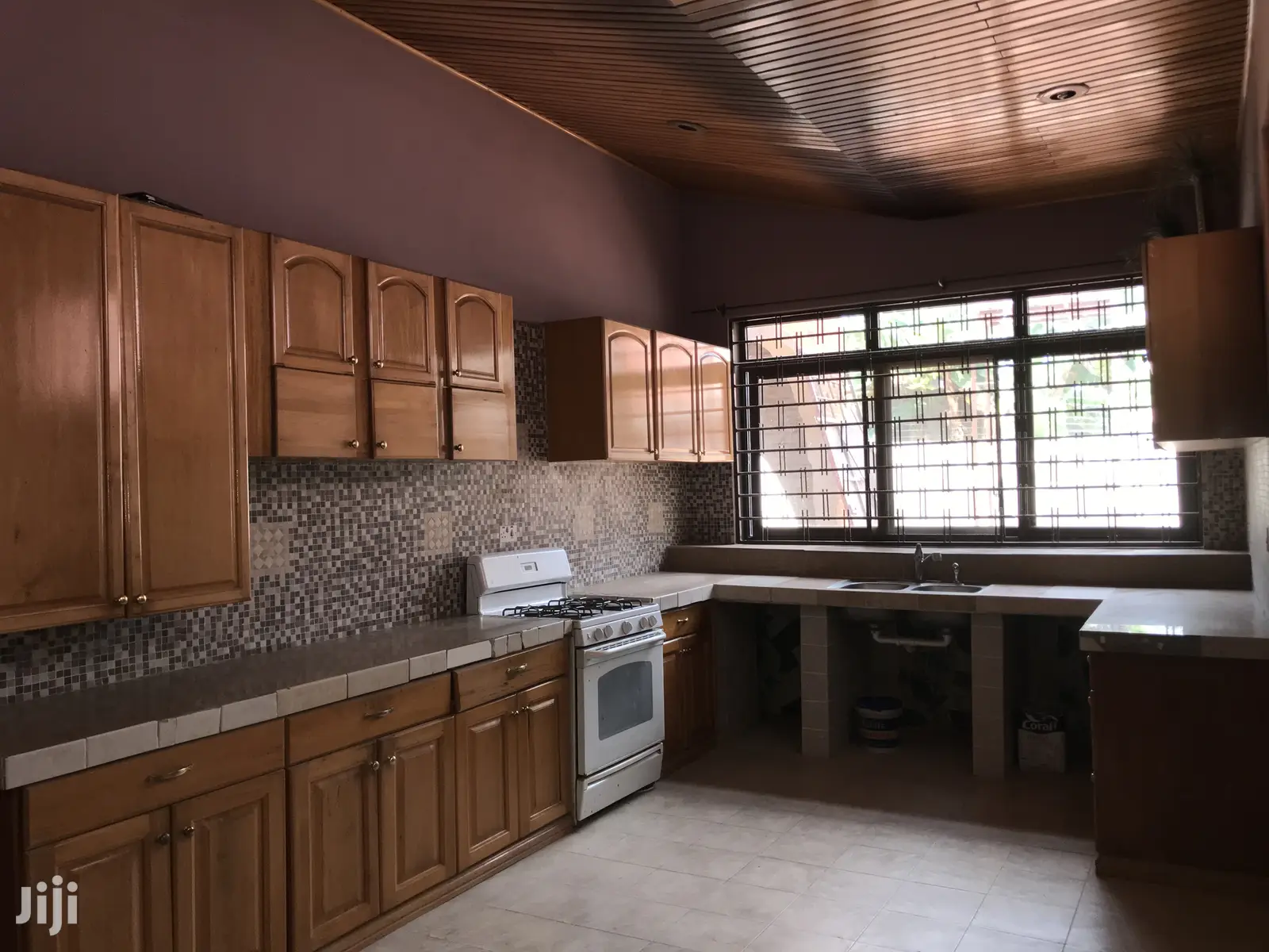 4 Bedrooms House For Rent