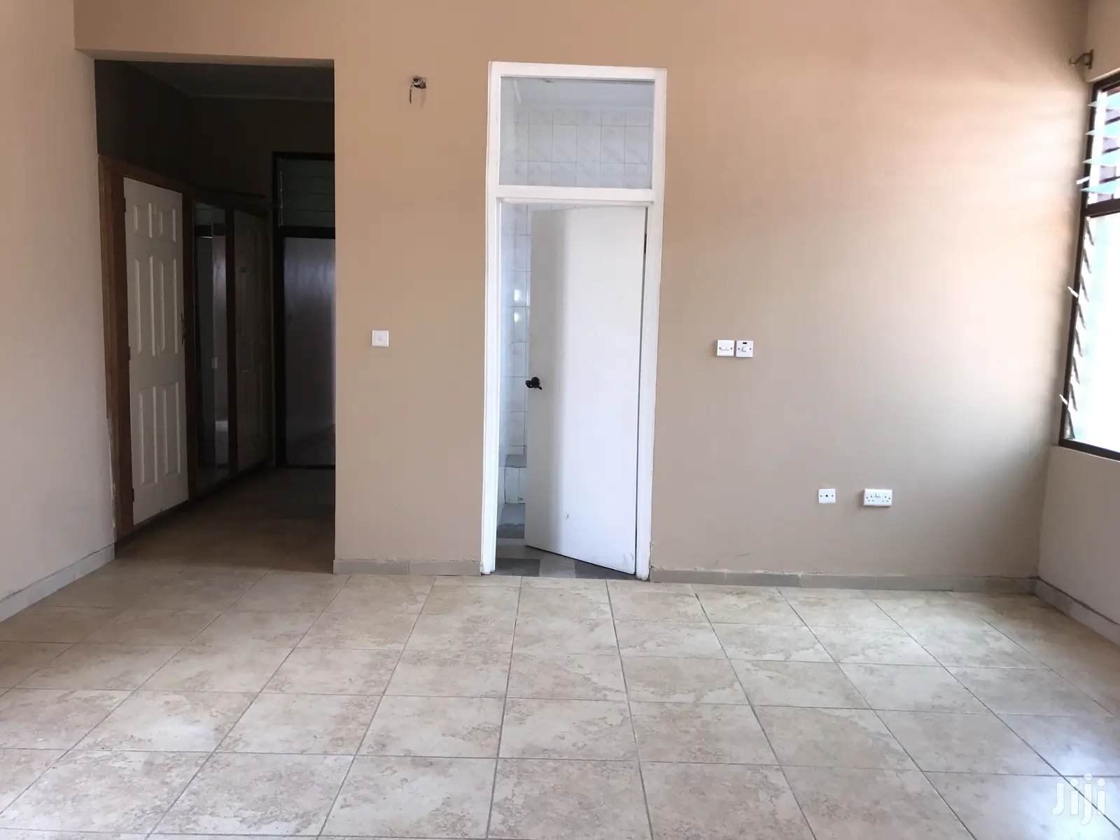 4 Bedrooms House For Rent